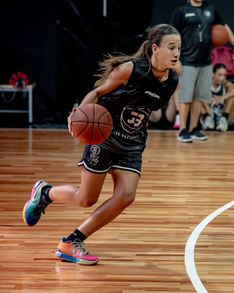Jelena Monjelardi, la joven promesa del básquet mendocino.