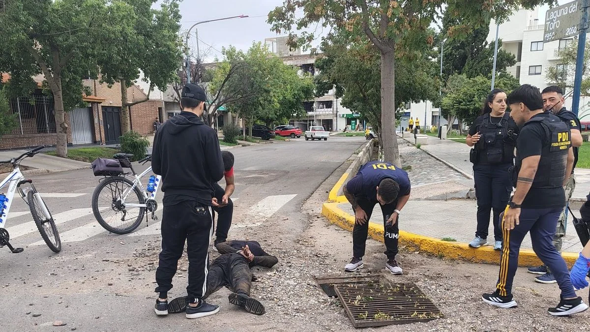 Detienen a un quinto sospechoso por la entradera en Godoy Cruz: estaba escondido en una alcantarilla