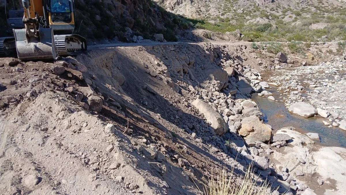 Máxima precaución en Cacheuta por derrumbes sobre la ruta