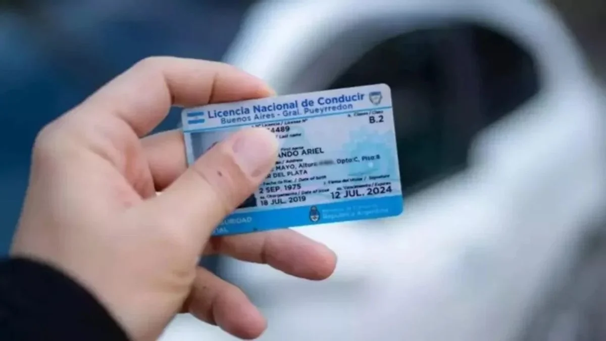 Una diputada petrista impulsa un cambio en las licencia de conducir