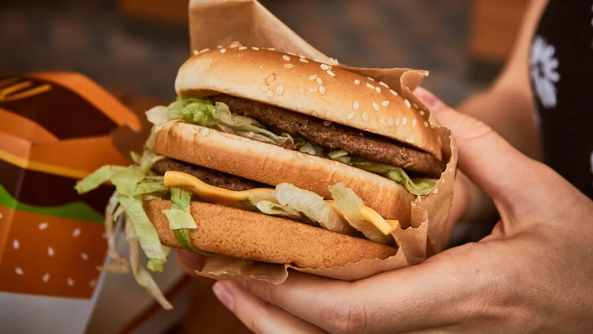 El Big Mac en Argentina cuesta casi lo mismo que en Suiza
