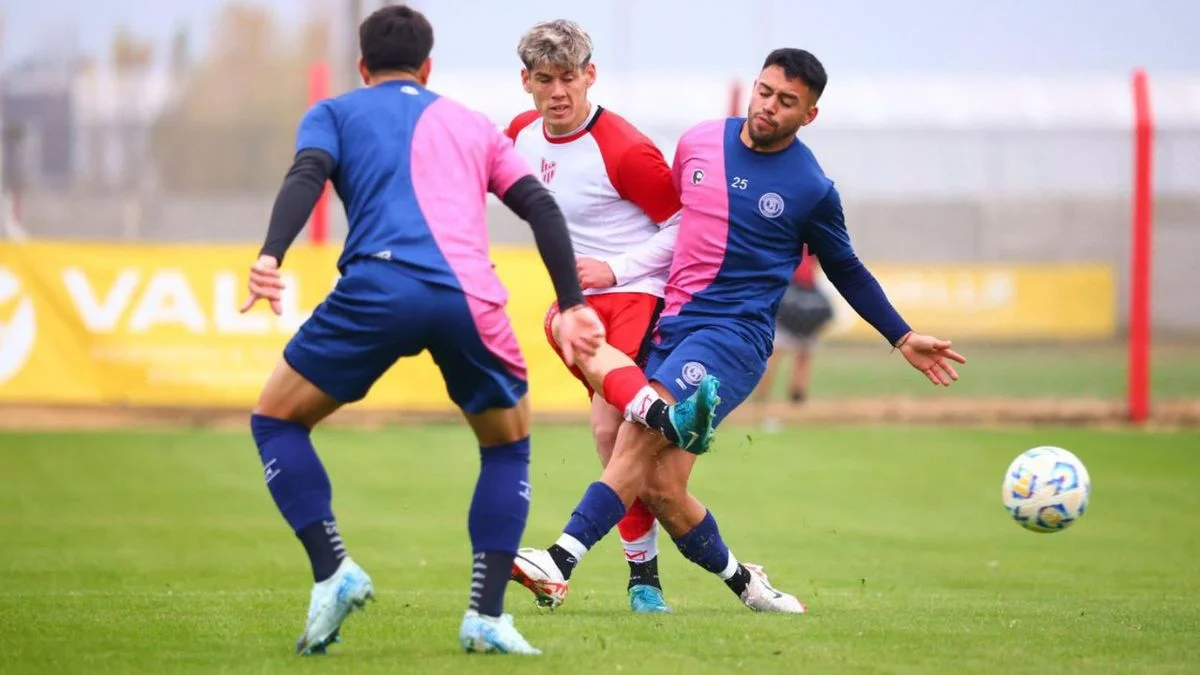 Empate y derrota de Independiente Rivadavia ante Instituto de Córdoba en su primer amistoso de pretemporada