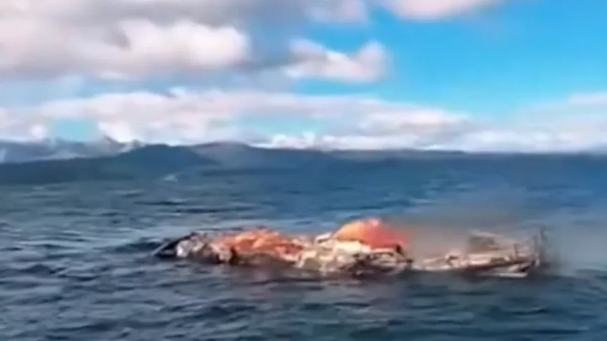 Una lancha se incendió en el lago Nahuel Huapi y su tripulante se arrojó al agua para sobrevivir