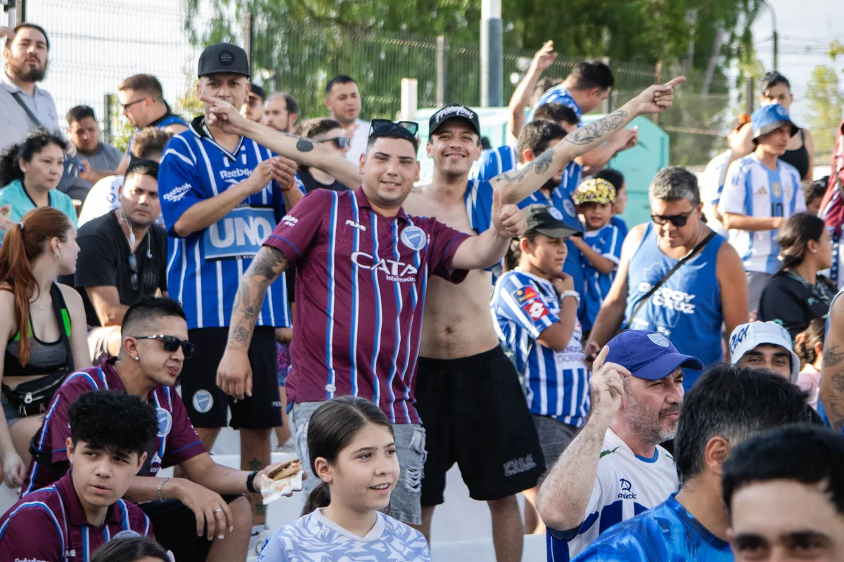 Hinchada Godoy Cruz - Tomba (3).jpg
