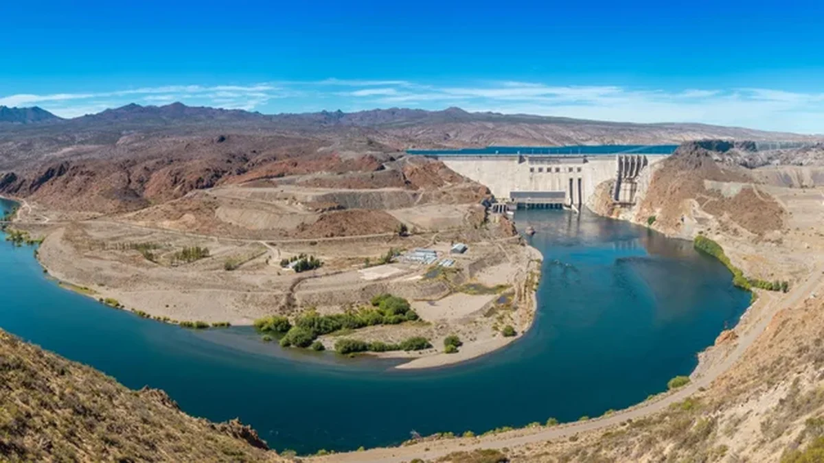 Quiénes son los empresarios que se quedaron con cuatro hidroeléctricas clave del Comahue