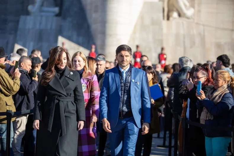 La vicepresidente Victoria Villarruel junto al gobernador santafesino, Maximiliano Pullaro. 