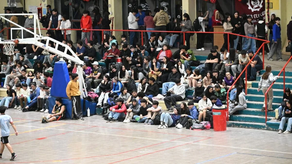 Tiraron gas pimienta en el polideportivo de Malargüe y se generó un verdadero caos