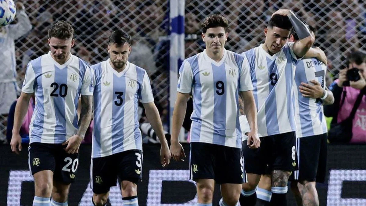 Sin Lionel Messi, y con sensibles bajas, la Selección argentina visita a la Uruguay de Bielsa en el Centenario