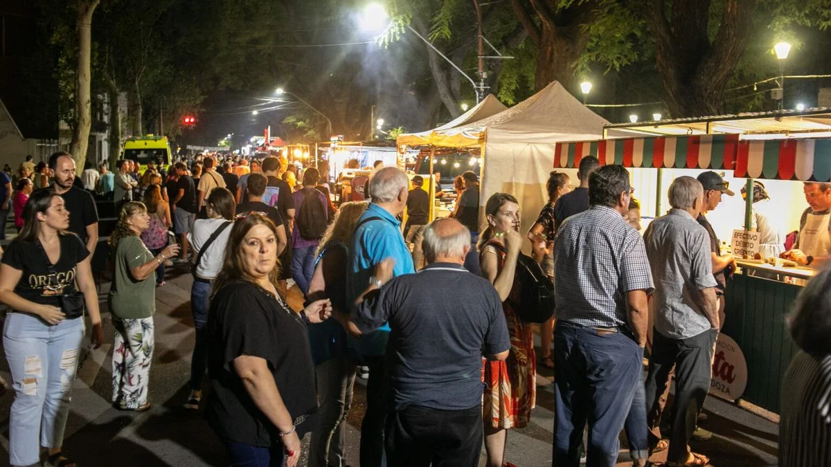 Festa in Piazza: sabores, tradición y cultura tana en la Plaza Italia