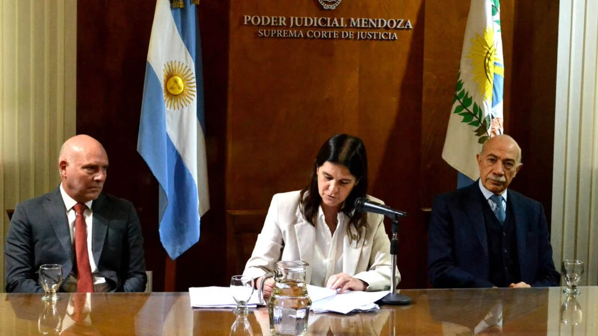 El juez Valerio despegó a la Corte del "exhorto" del presidente Garay a la "prensa libre" a "ser responsable"