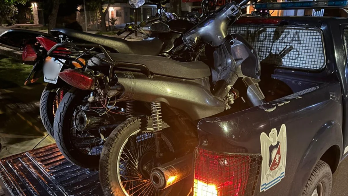 Operativo nocturno en Godoy Cruz: secuestran cinco motos y trasladan a sus conductores