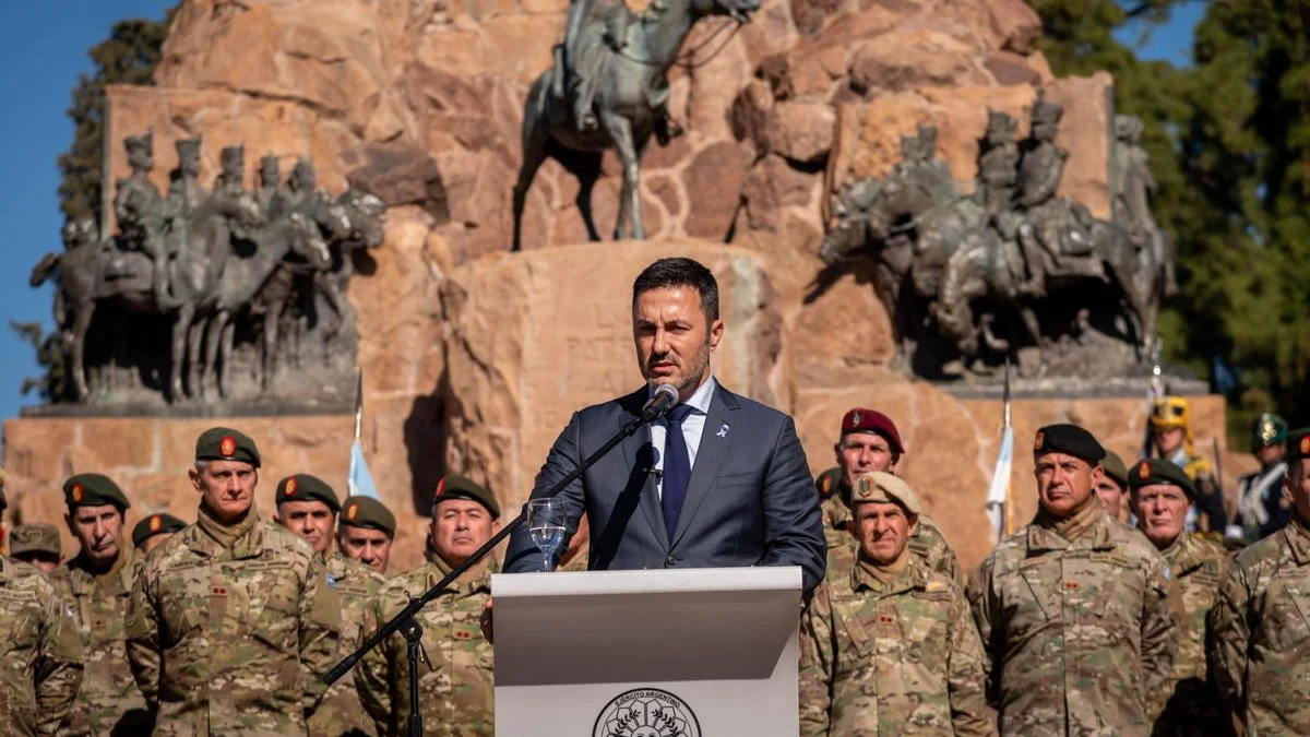 Luis Petri arma el acto de lanzamiento en Mendoza: Granaderos, un escenario histórico ¿y visita presidencial?