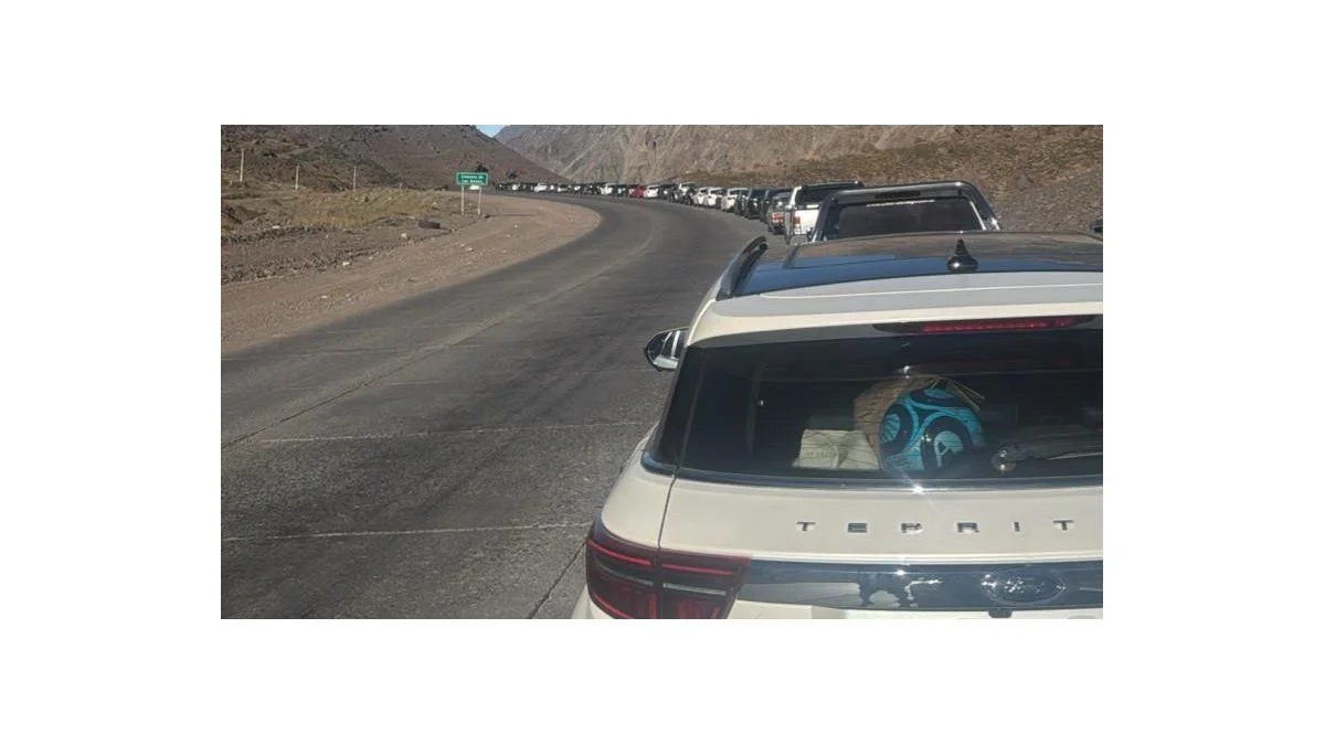 Cruce a Chile: más de 4 kilómetros de fila para ingresar a Los Libertadores