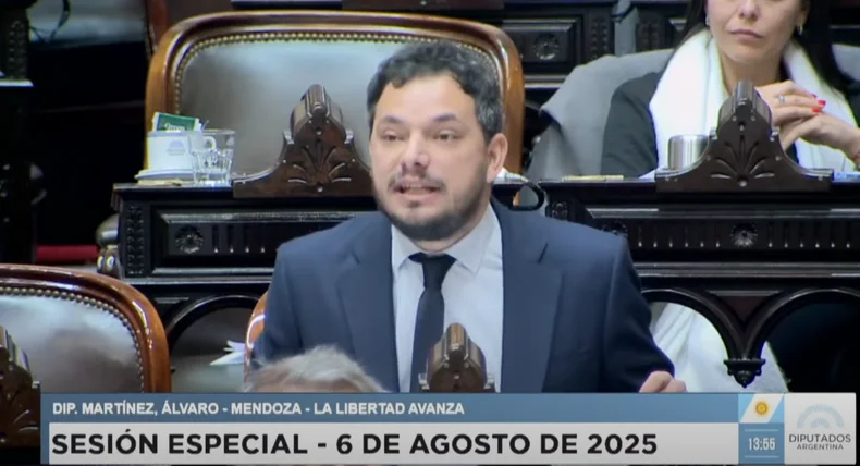 Álvaro Martínez, hombre de De Marchi, juega ahora para los libertarios. 