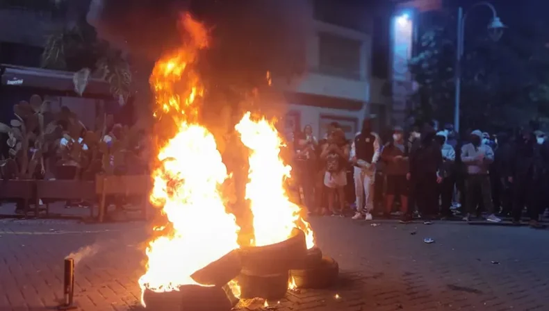 Manifestaci&oacute;n del lunes a la noche por el reclamo salarial. / Jujuy al Momento