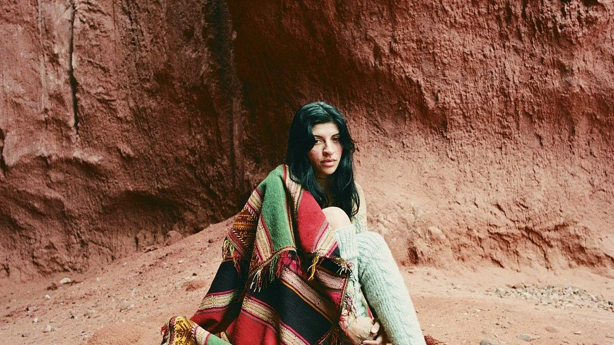 Cazzu celebra la diversidad cultural de Latinoamérica en su nuevo álbum