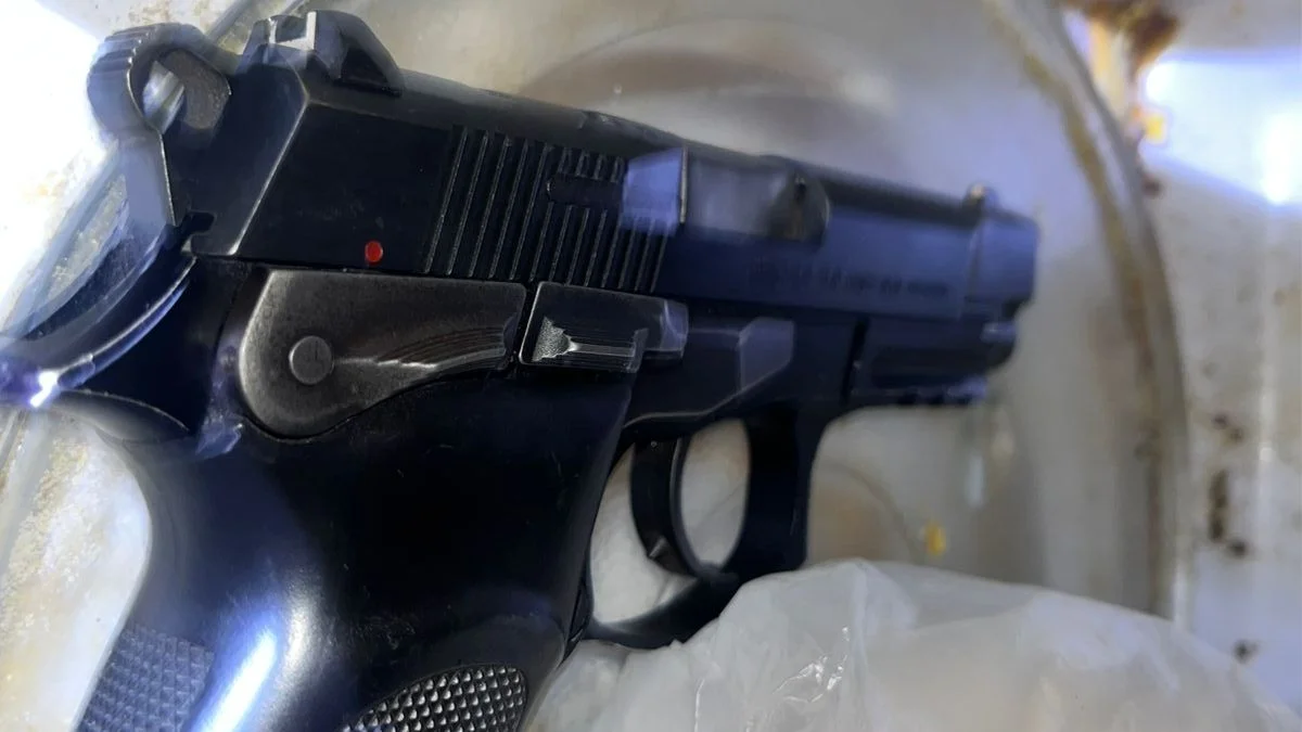El arma adentro del microondas: detuvieron a un hombre tras una persecución en Maipú