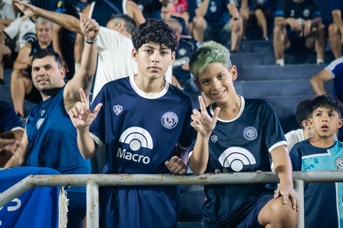 Hinchada Independiente Rivadavia - Lepra (9).jpg