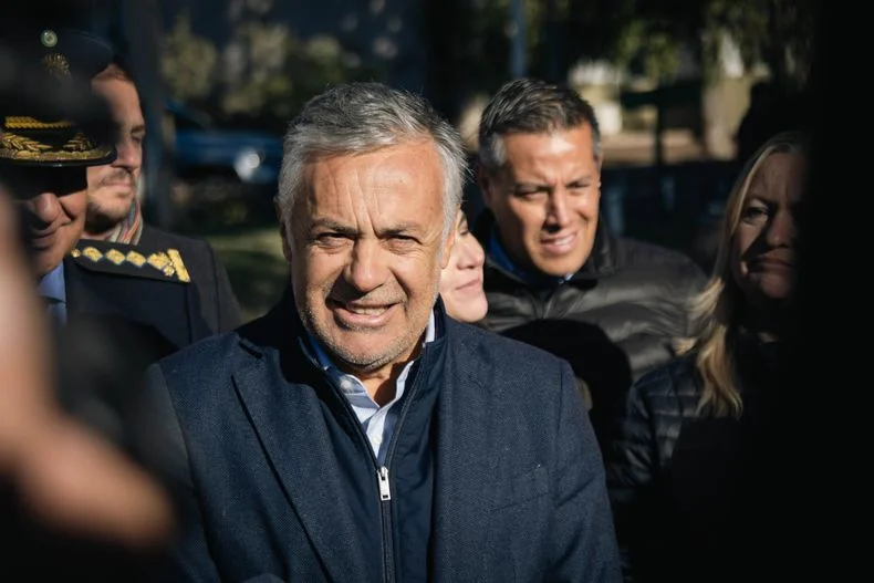 Alfredo Cornejo fue uno de los 17 gobernadores a los que Caputo presionó para que adhieran al blanqueo de dólares. 