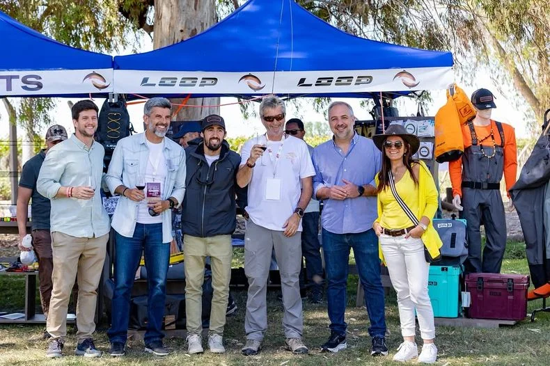 Ulpiano Suárez, socio fundador de la asociación junto al intendente anfitrión, Matías Stevanato.