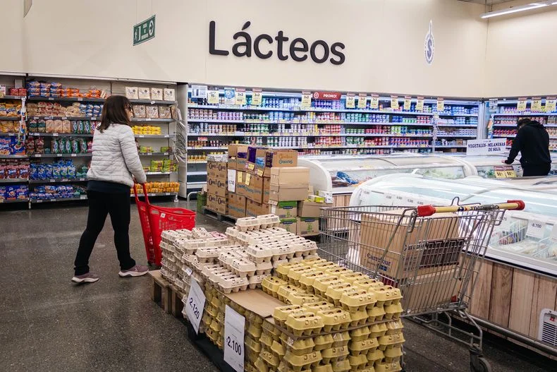 Los supermercados est&aacute;n abiertos y varios comercios atender&aacute;n con normalidad en medio de la veda electoral.&nbsp;