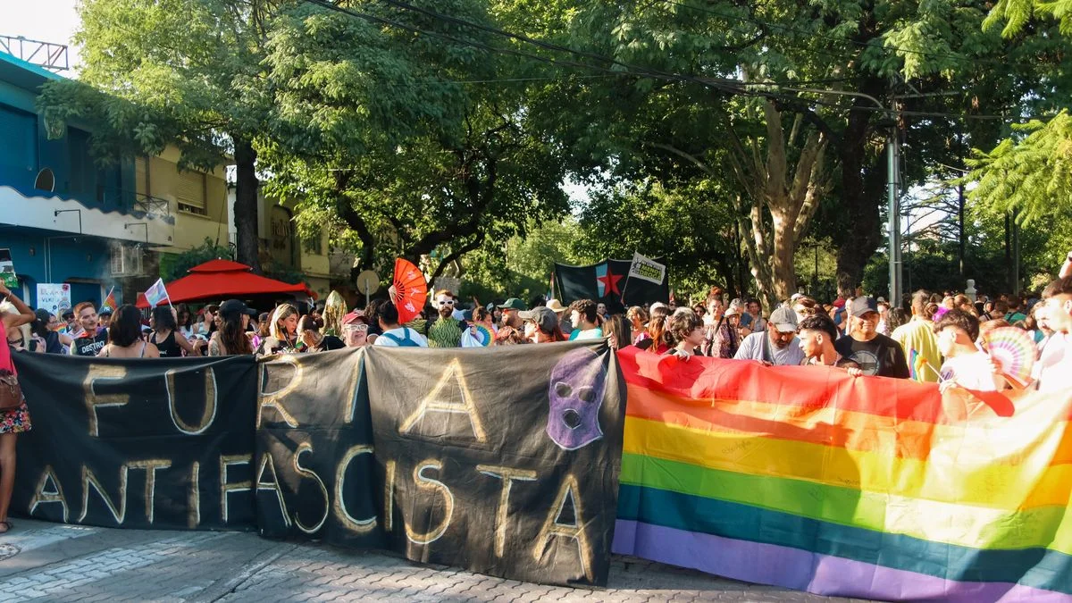 El colectivo LGBTIQ+ marchó contra Javier Milei por las calles de la Ciudad de Mendoza
