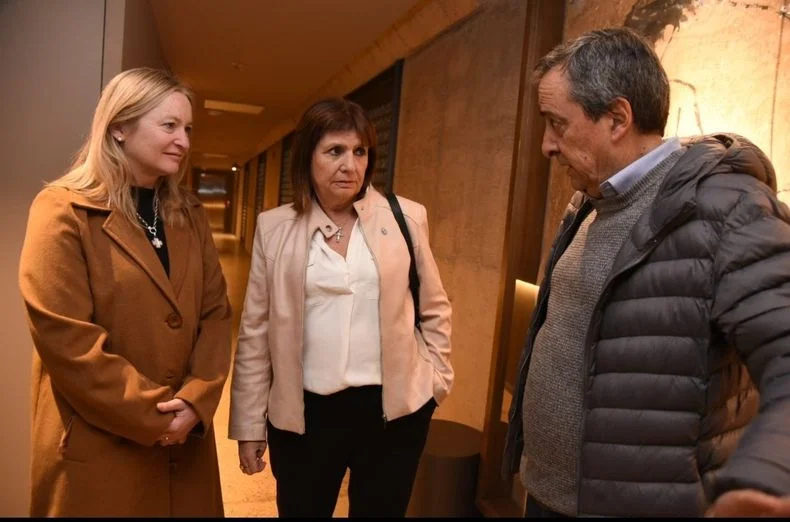Hebe Casado, Patricia Bullrich y Enrique Thomas. 