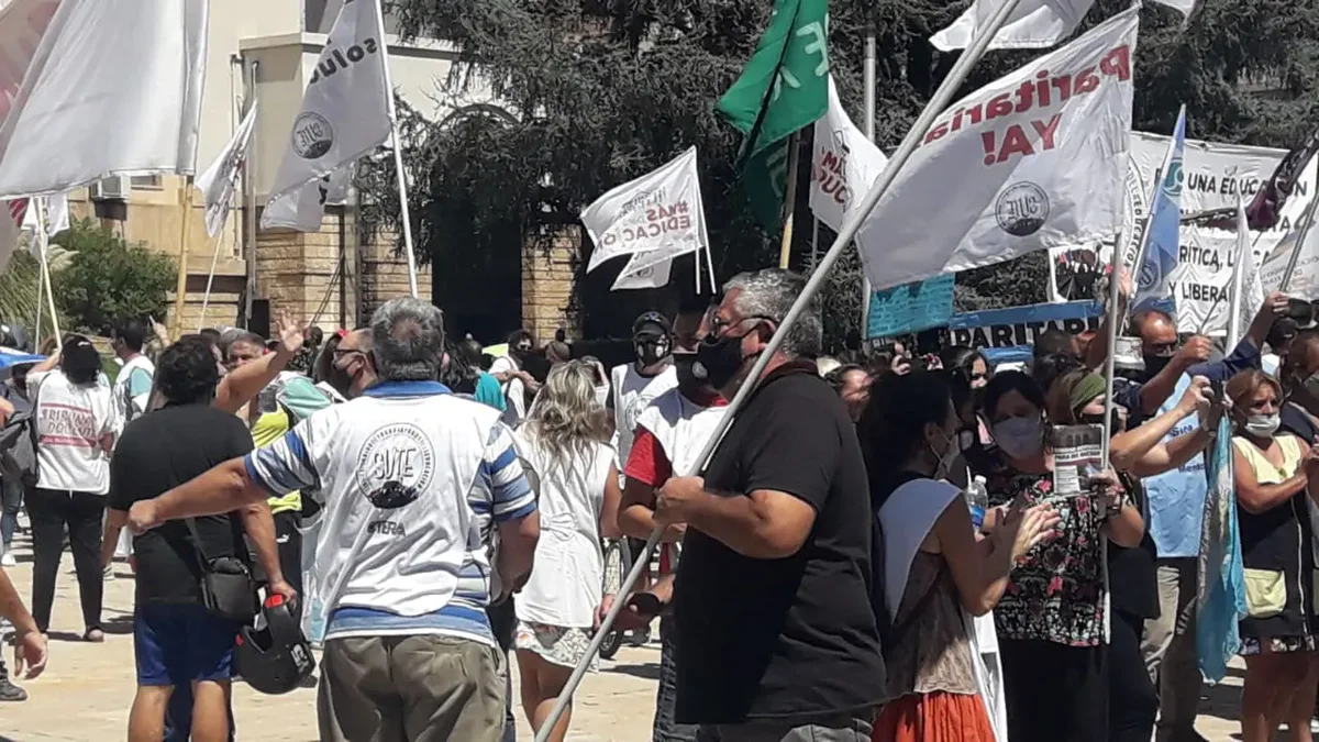 Se gesta en las escuelas de Mendoza un caravanazo contra la reforma educativa que impulsa Cornejo