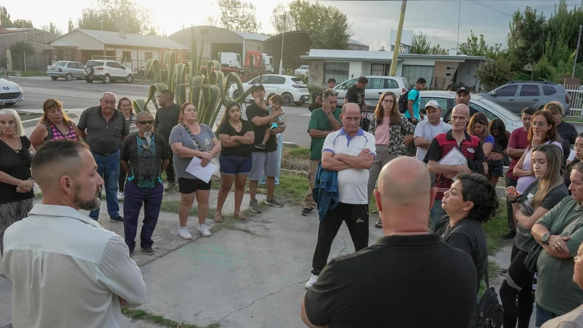 "Quería lavar los platos y salía agua de cloaca": vecinos de Los Corralitos buscan demandar al Estado por daños y perjuicios