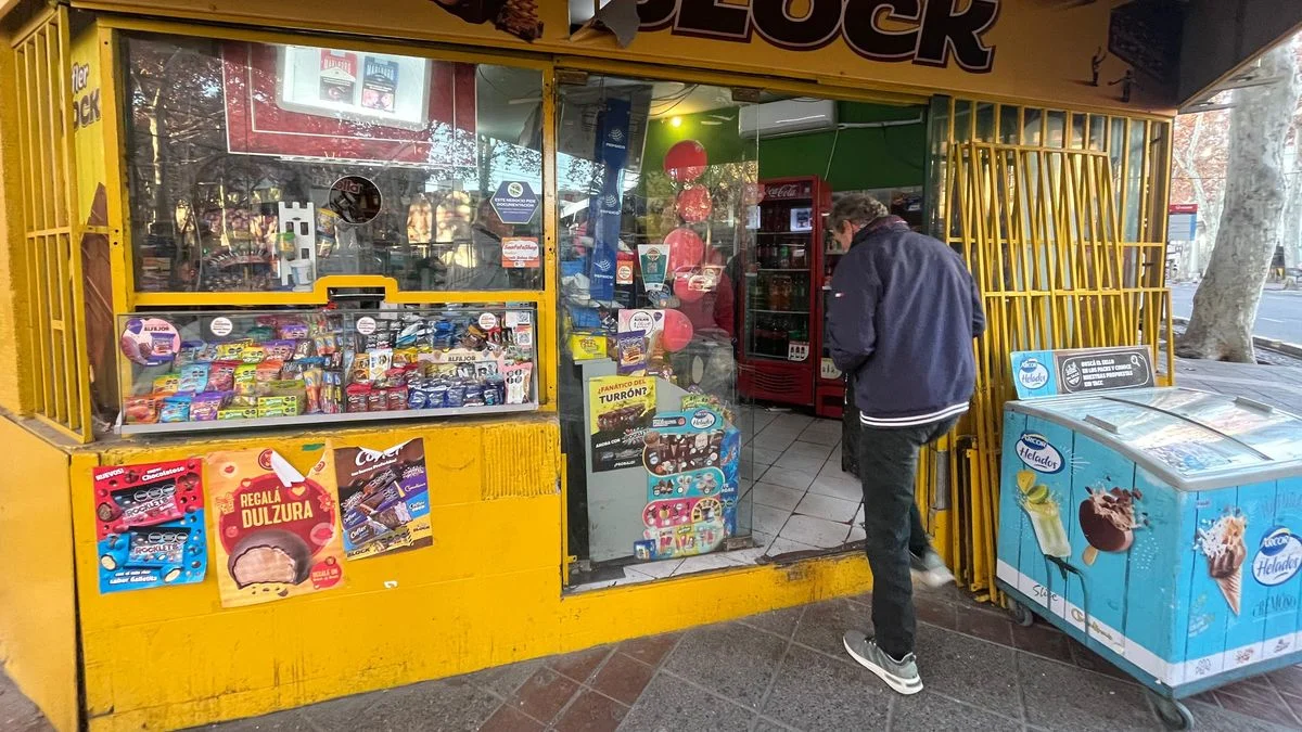 kiosqueros del centro mendocino alarmados por los robos a sus comercios