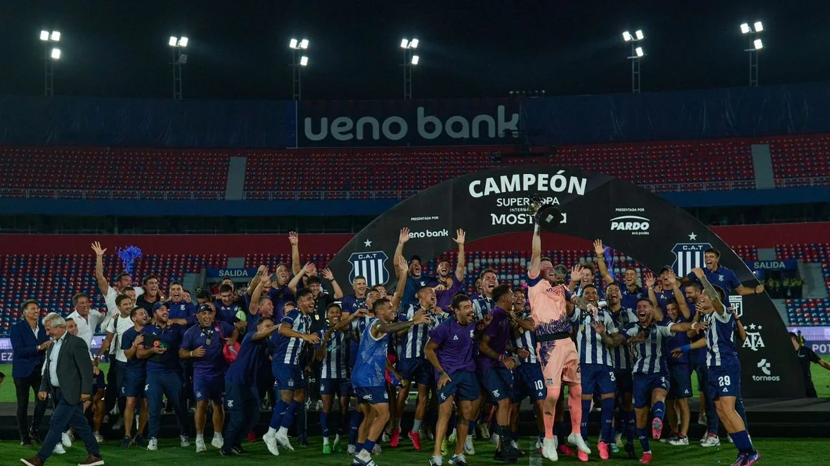 Talleres dio el batacazo, derrotó a River por penales y ganó la Supercopa