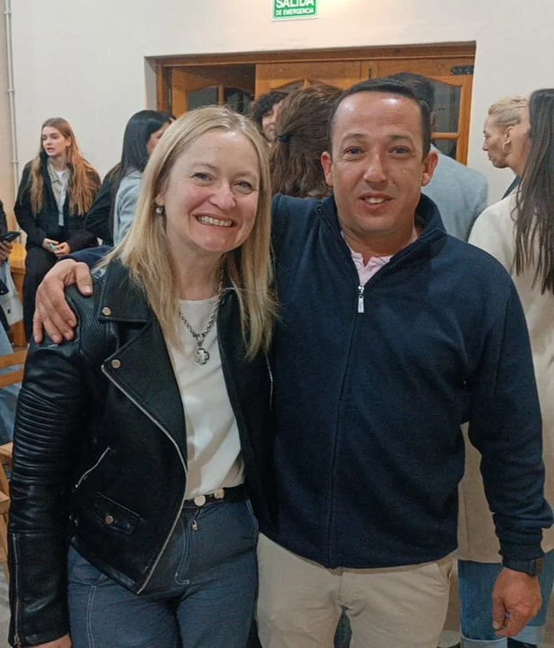 La vicegobernadora Hebe Casado junto a Daniel Sosa, dirigente sancionado por la conducci&oacute;n partidaria del Pro local.&nbsp;