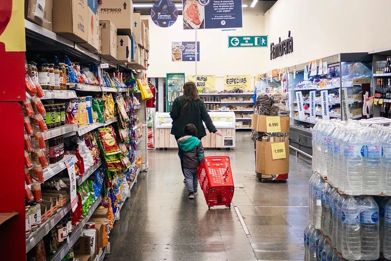 Calculando la inflación, los supermercados de Mendoza vendieron menos que hace un año.