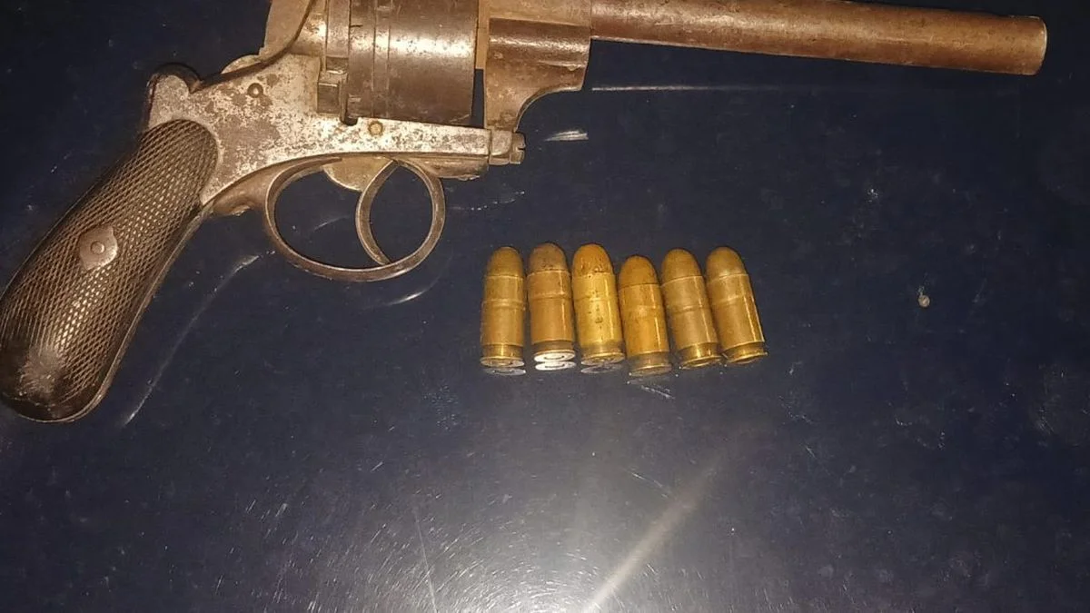 Robo de vehículos y portación ilegal de arma en Guaymallén