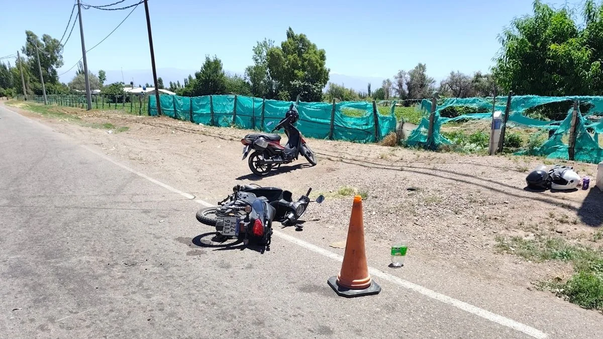 Violento choque en Lavalle: una mujer fue hospitalizada y una menor resultó herida