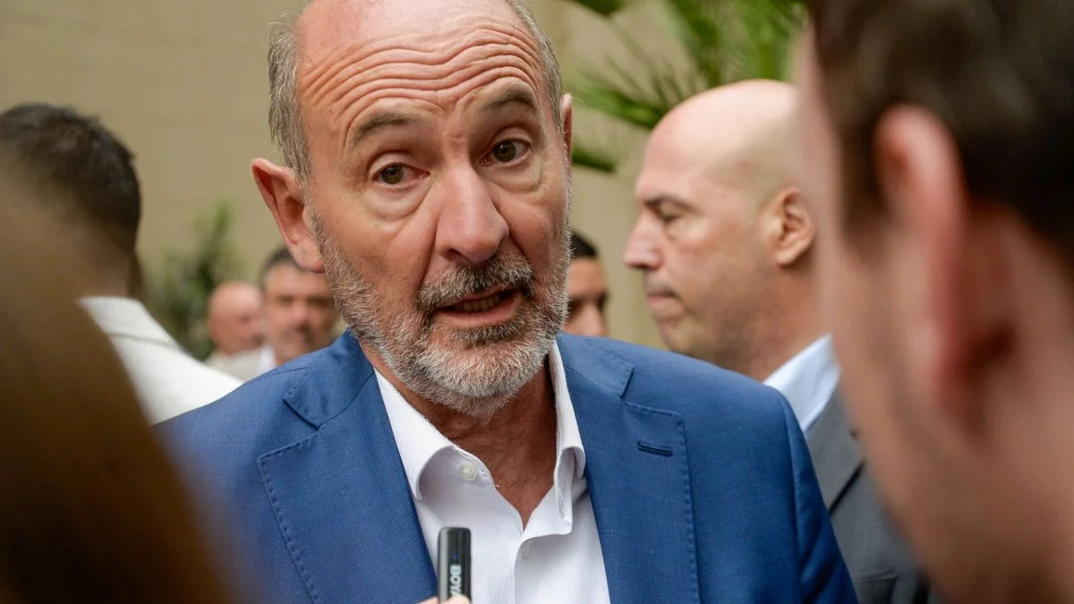 El PJ reclama por el ministro de "destrucción": por qué el oficialismo bloquea el pedido opositor
