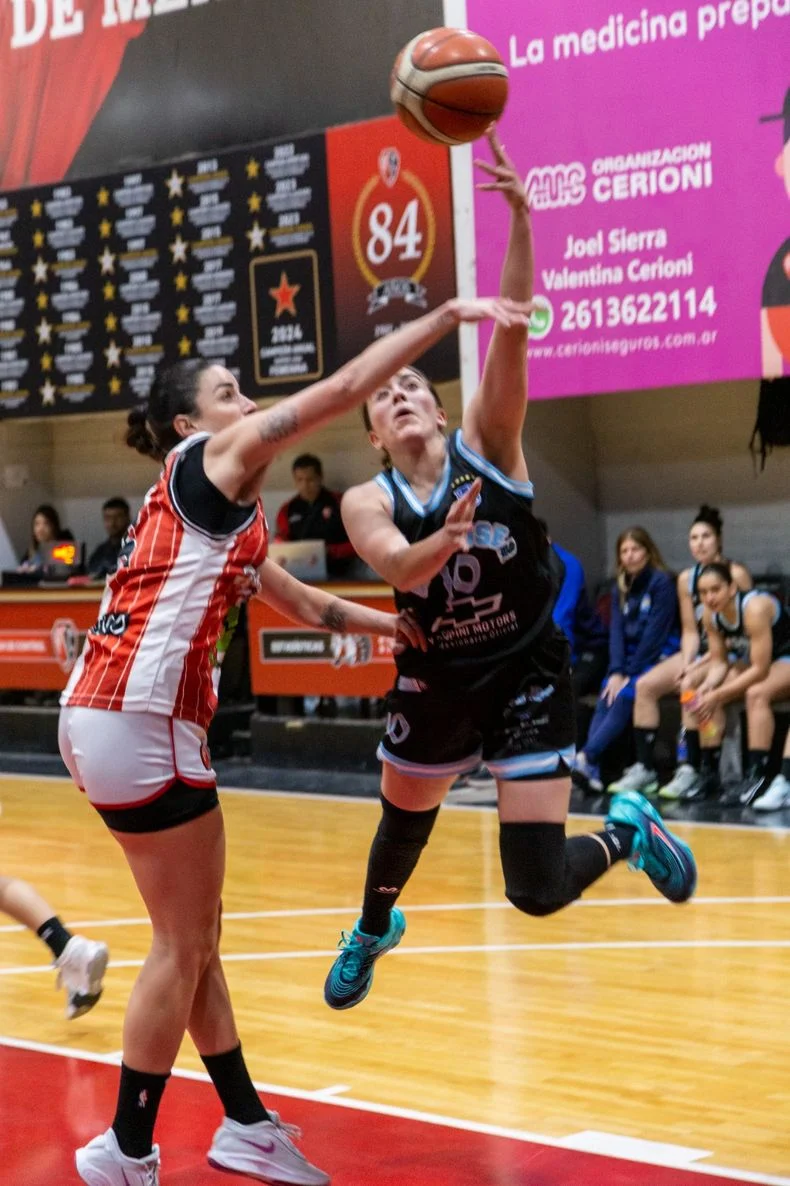 Atenas le ganó a San José en el clásico del básquet femenino.