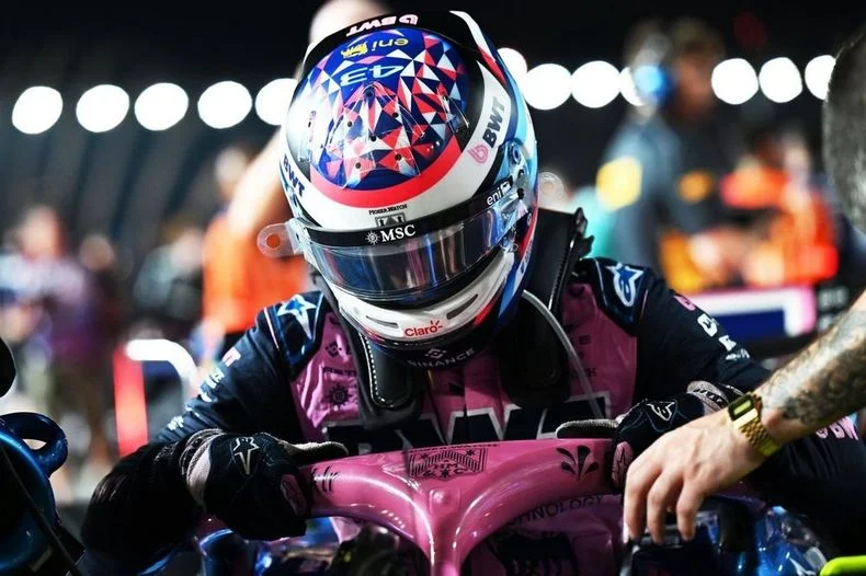Franco Colapinto finaliz&oacute; en el puesto 16 del Gran Premio de Singapur.