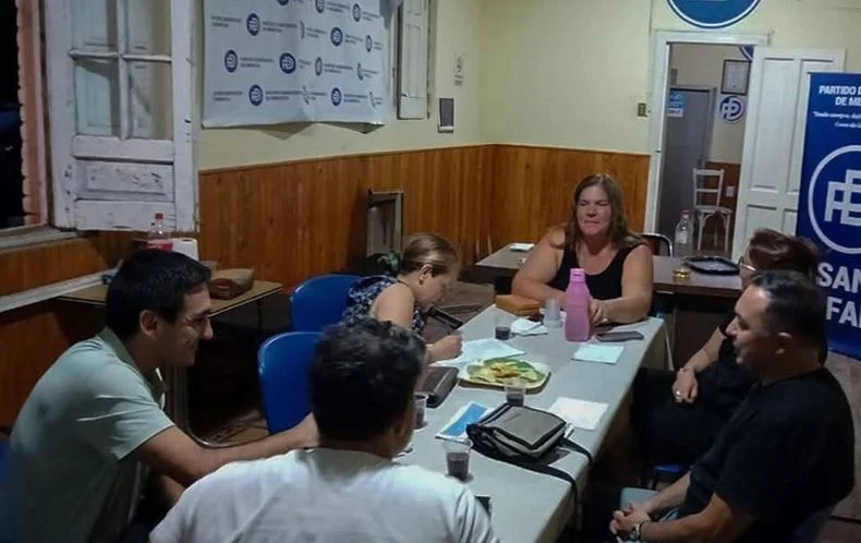 Demócratas de San Rafael se reunieron en la previa de la campaña política.