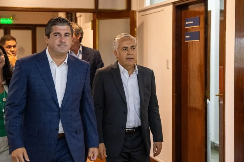 El gobernador Alfredo Cornejo encabez&oacute; el anuncio sobre las obras en el aeropuerto, tanto de Las Heras como de San Rafael.&nbsp;