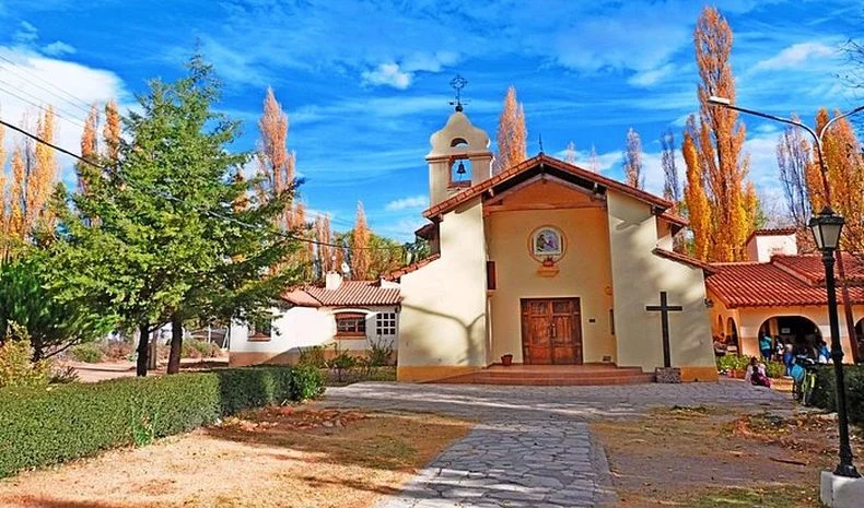 La parroquia Nuestra Se&ntilde;ora del Carmen de Cuyo, donde se har&aacute; la audiencia de vecinos y asamble&iacute;stas de Uspallata.&nbsp;