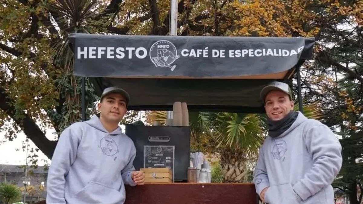 Denunciaron a un café ambulante en Maipú: deberá dejar la plaza y vecinos juntan firmas para evitarlo