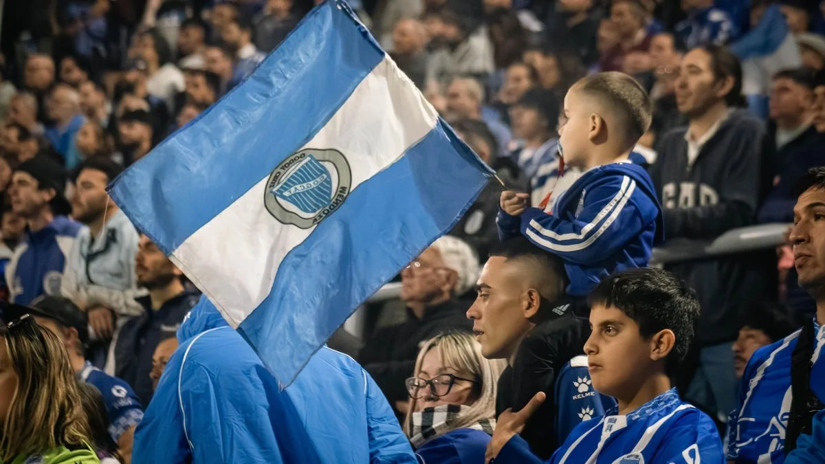 Godoy Cruz podría cerrar un refuerzo internacional: quién es el volante que podría aterrizar en la Bodega
