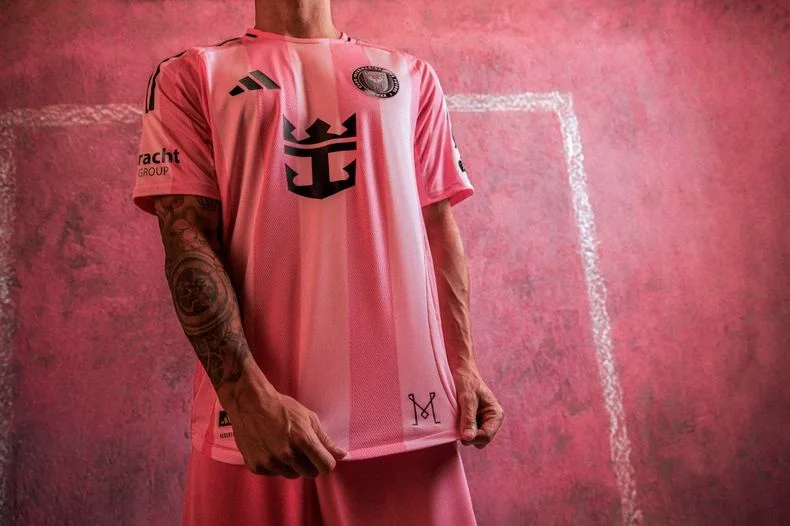 Otra imagen del nuevo uniforme.