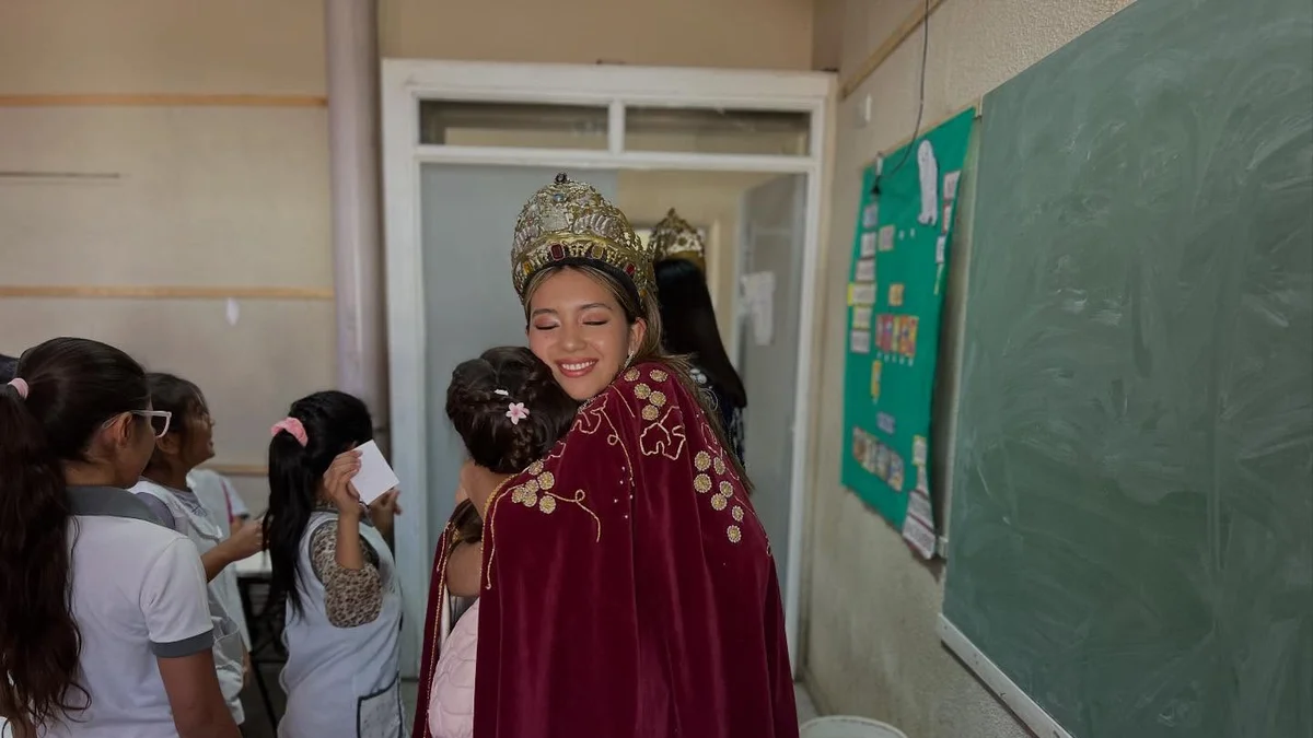 La reina de Malargüe visitó su escuela primaria y agradeció el apoyo de sus coterráneos