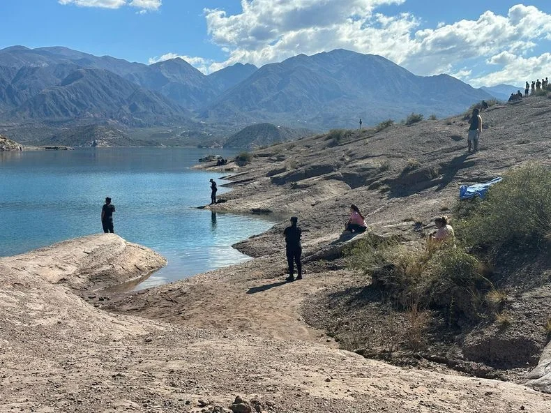 Operativo en el dique Potrerillos.