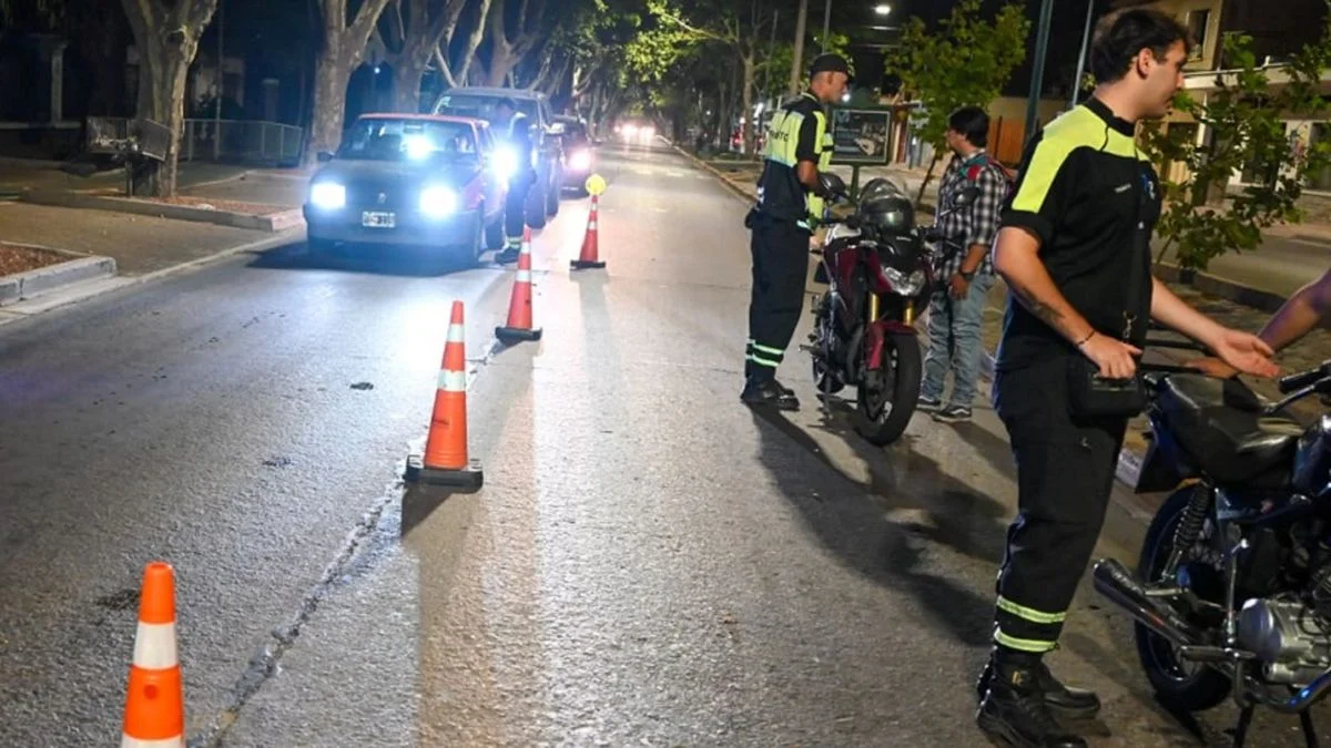 Un conductor manejaba ebrio y fue detenido: cuatriplicó el límite permitido