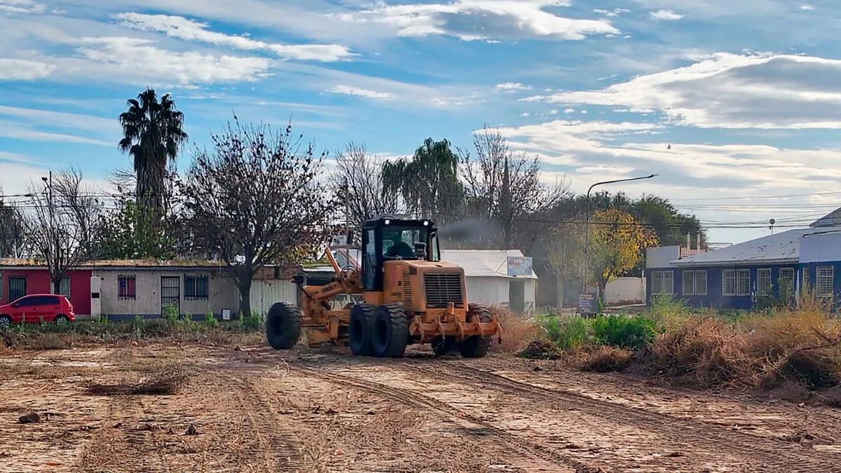 Un intendente apunta a los lotes baldíos y despliega un festival de cierres
