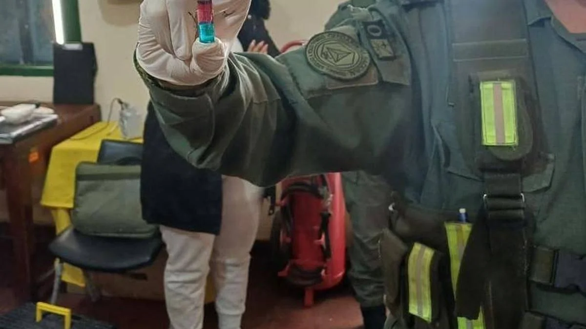 Detienen en Mendoza a una mujer que llevaba cocaína escondida en su campera