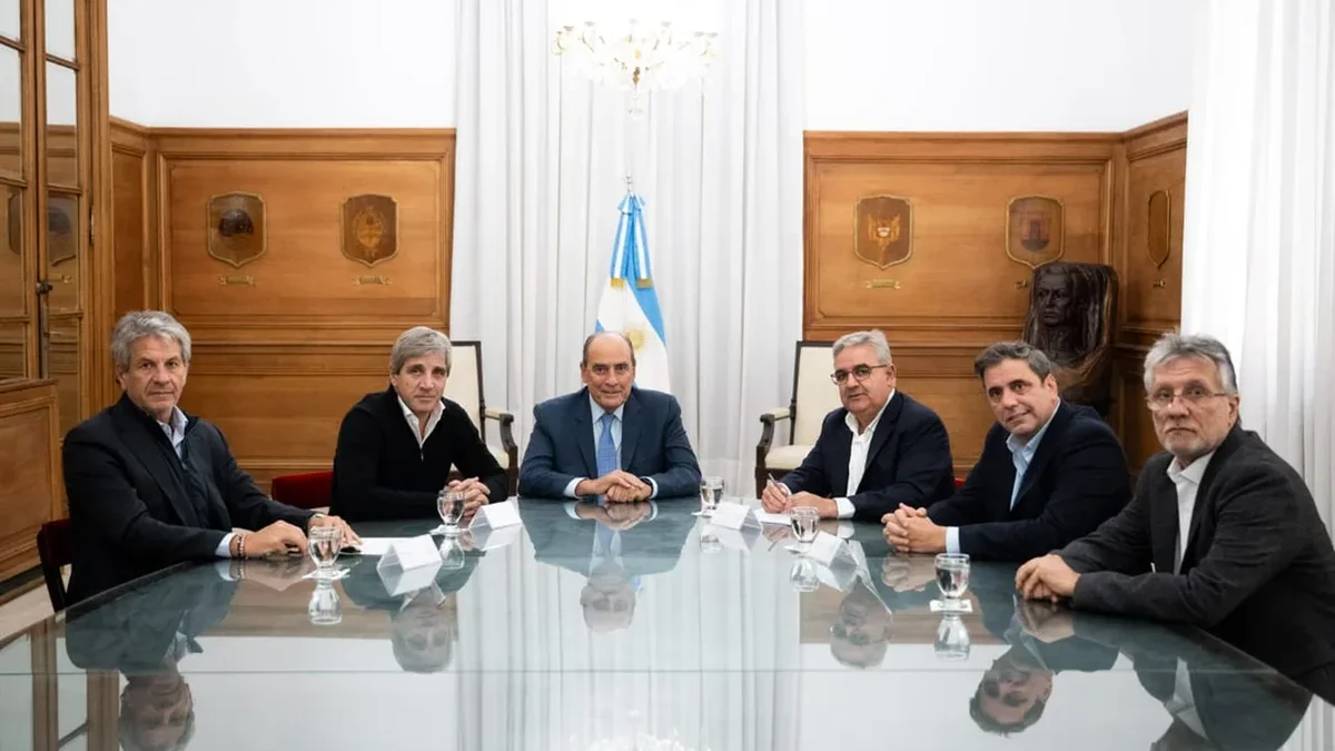Catamarca primereó a Mendoza: ya firmaron el convenio para no controlar los dólares del mercado negro